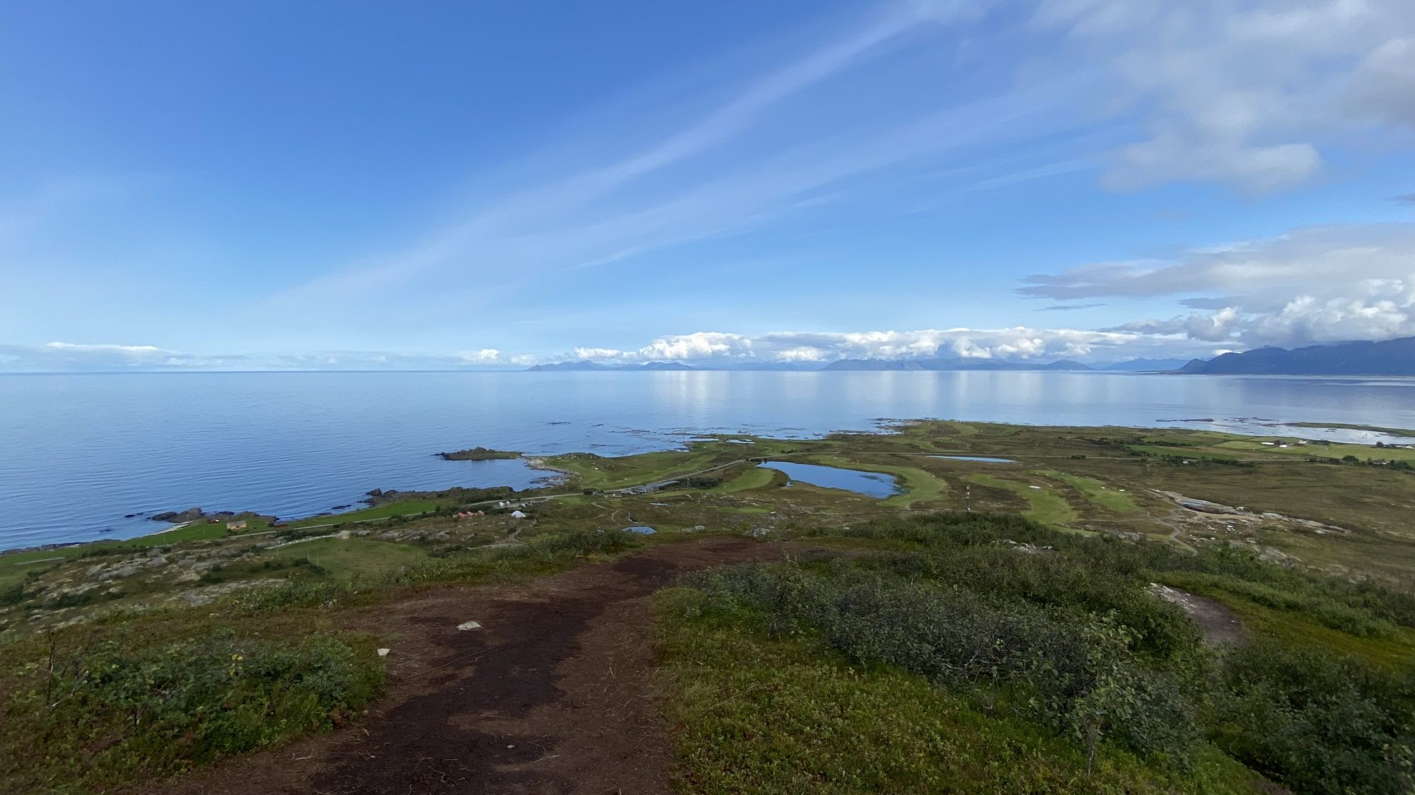 The soft trail of Hoven The soft trail of Hoven, Lofoten hikes