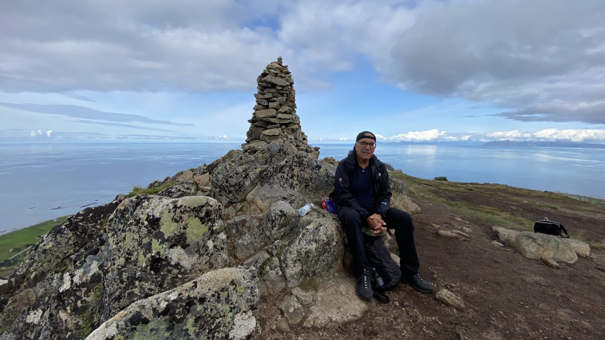 On the summit of Hoven Hoven, Gimsoya