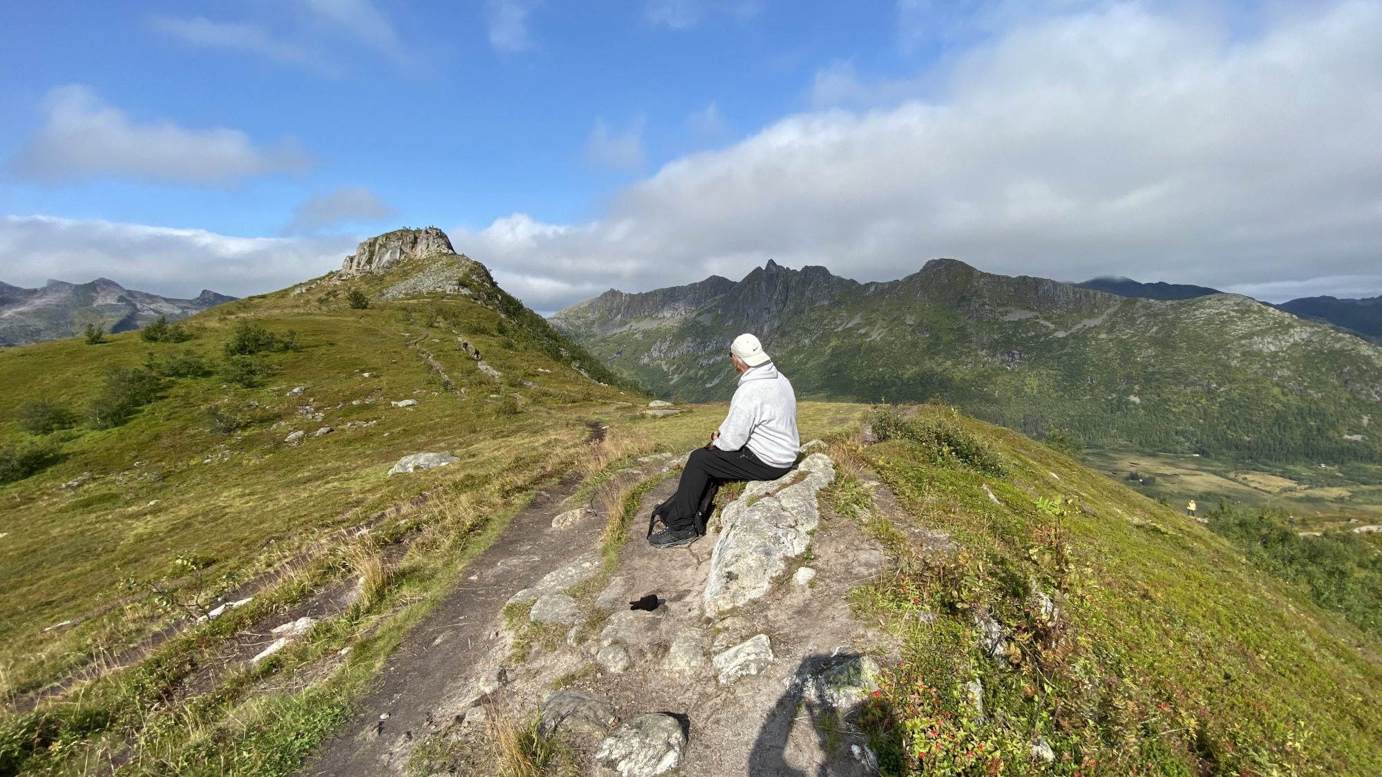 Lofoten hikes: Tjeldbergtinden Lofoten hikes: Tjeldbergtinden, the ridge
