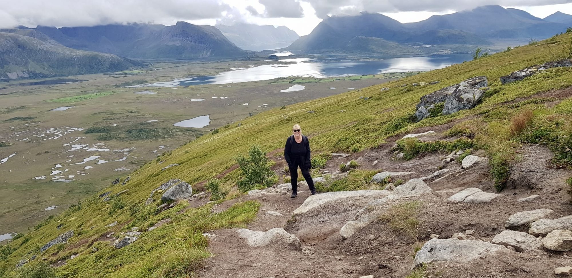 On the way to the summit: Hoven, Gimsoya Lofoten hikes: to the summit of Hoven, Gimsoya