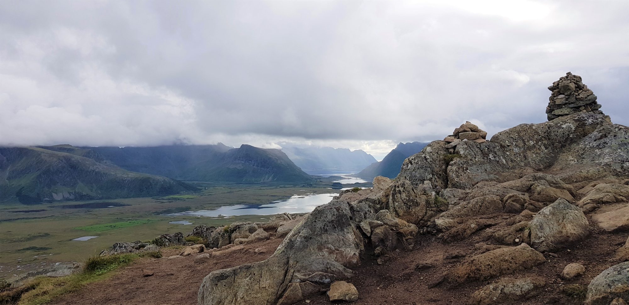 Lofoten hiking: the summit of Hoven Lofoten hiking: Hoven, Gimsoya