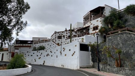 Drive from Maspalomas to Gran Canaria mountains: road to Santa Lucia de Tirajana