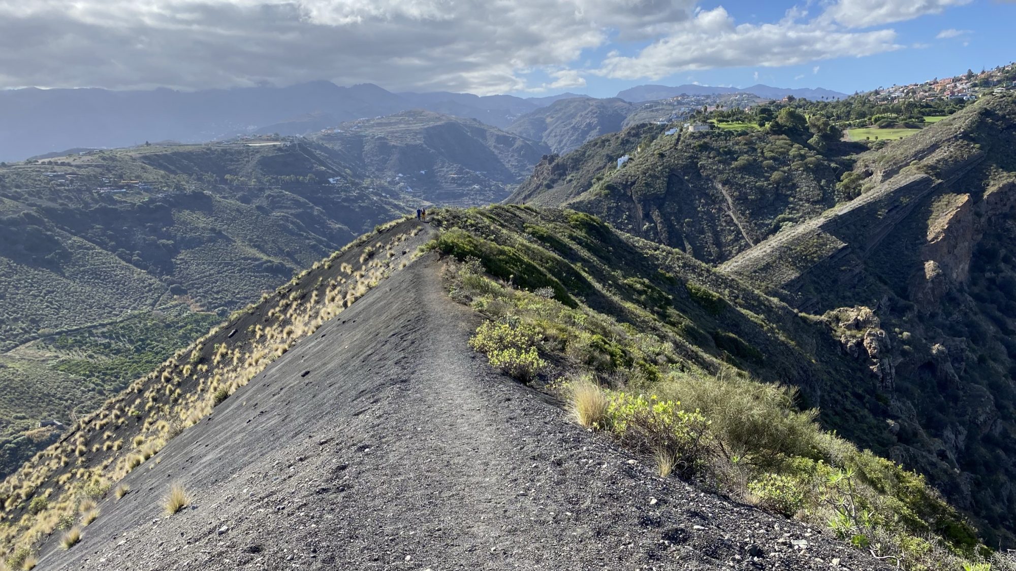 Gran Canaria east coast drive: hike around Caldera Bandama