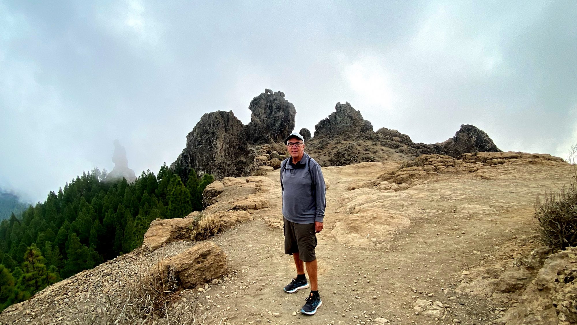 Hiking to Roque Nublo Hiking to Roque Nublo