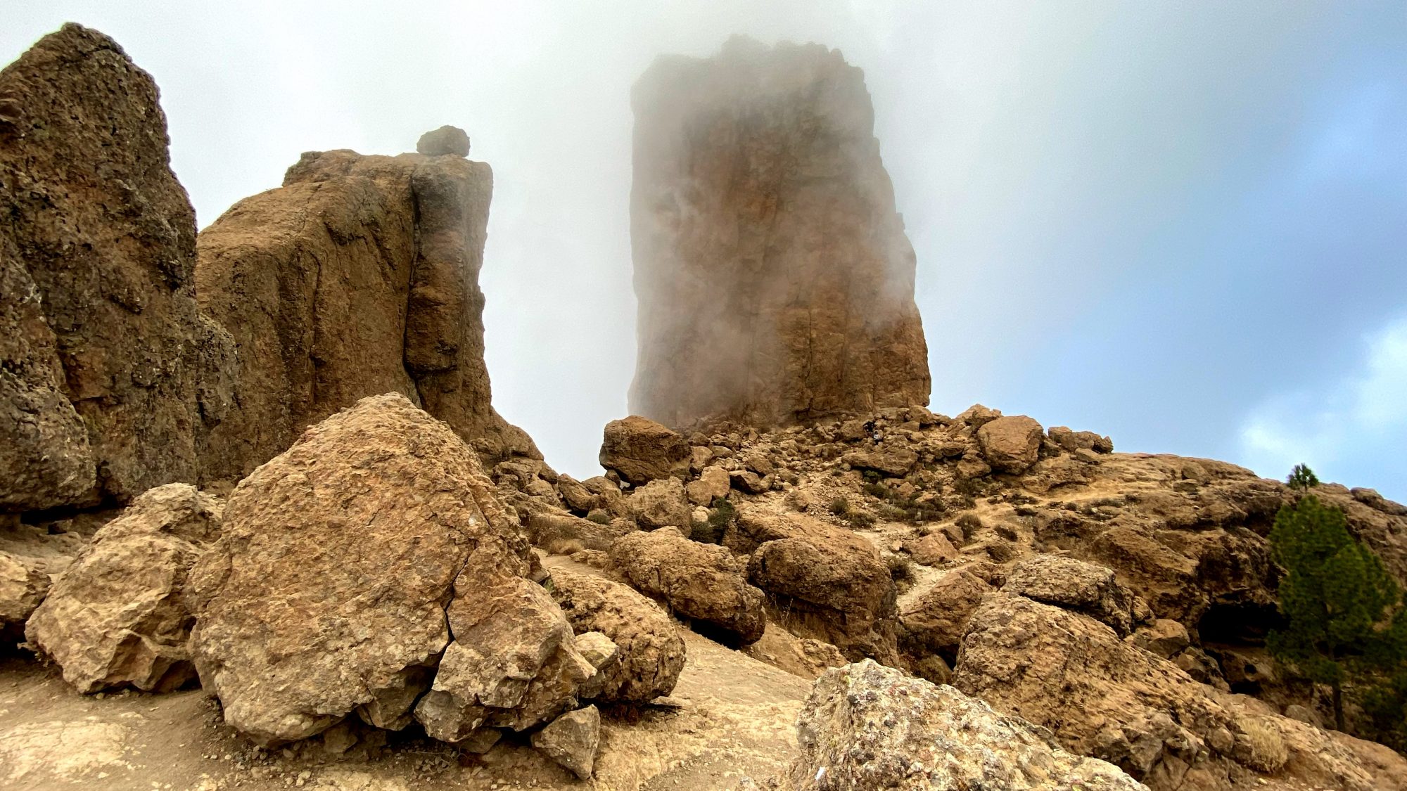 Roque Nublo, the rock in the cloud Roque Nublo in a cloud